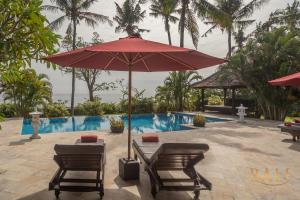 Breathtaking oceanfront 3BR Villa with infinity pool!