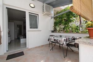 Apartments Karamarko