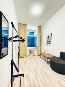 Modern 3BR Apartment Near FAC Platz, 10-Min Walk