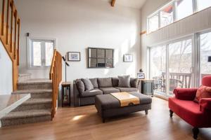 Relaxed Chalet with Views of Mont-Tremblant