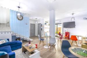 A stunning villa with pool and jacuzzi img15