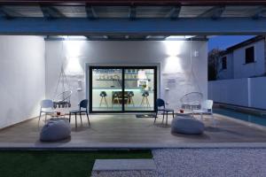 A stunning villa with pool and jacuzzi img48