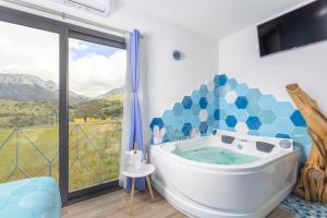 A stunning villa with pool and jacuzzi img21