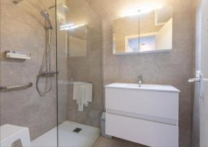 Cozy 2-bedroom apartment with stunning sea view T77