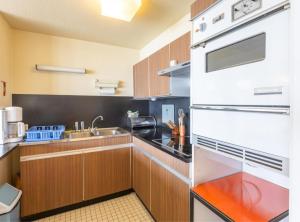 Cozy 2-bedroom apartment with stunning sea view T77