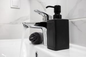 BrandNewTranquil Apartment with FREE PARKING