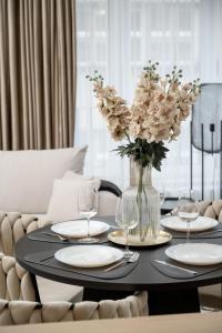 Apartment Near Centre of Wrocław with AC and Parking by Renters Prestige