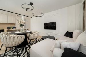 Apartment Near Centre of Wrocław with AC and Parking by Renters Prestige