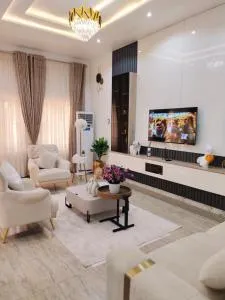 Royal Crest Homes - Karu