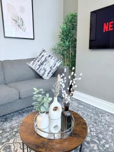 StayLondon - Sleeps 5 with Free Parking - best for Holiday, Concerts or Matches