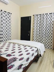 Crown imperial apartments