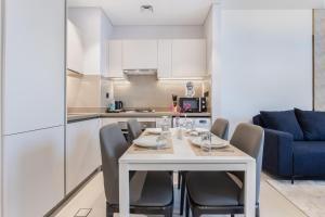 STAY BY LATINEM Luxury 1BR Holiday Home CV A2803 near Dubai Mall