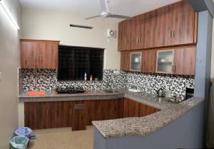 Crown imperial apartments