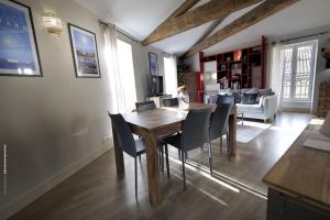 Le Petit Marché, centre ville, LR128