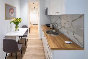 Apartments on Staroyevreiska Street