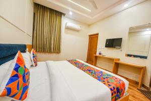 FabHotel Alpine Tree