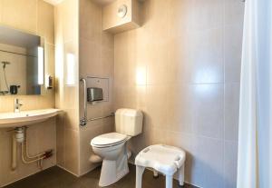 Hotels B&B HOTEL Nantes Parc Expos La Chapelle : photos des chambres