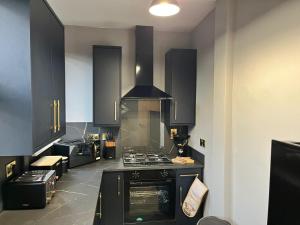 Panmure by CENTRAL SERVICED APARTMENTS - 2 Double Bedrooms - Monifieth - Sleeps 4 - Modern & Unique - Smart TV & WiFi - Fully Equipped Kitchen - Spacious & Unique