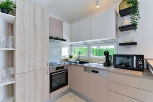 CROWONDER Villa Adriana - Villa with Heated Swimming Pool, Jacuzzi and Sauna