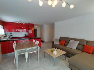 Athos 1 - Top-Angebot - modern, gross, lichtdurchflutet