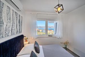 The Lookout Liveli - Premium Sea-View Apartment