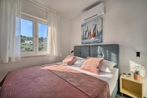 The Lookout Liveli - Premium Sea-View Apartment