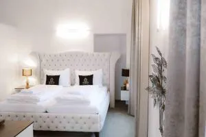 Luxurious Castle Retreat in Austria Little Versailles with Nearby Spas - Osternach