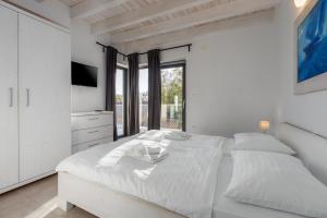 Villa Luna with Jacuzzi, Sauna and Private Pool