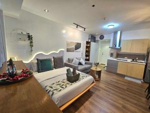 Lil Olive Spot at SOHO Central Condo in front of Edsa Shangri-la Mall