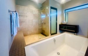 Ocean View Premium Room incl garage and access to the garden and pool of Loloho Lodge