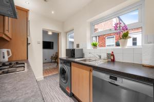 Cosy well-connected 3-bed house