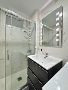 Cosy Pool View Apartment Tinache