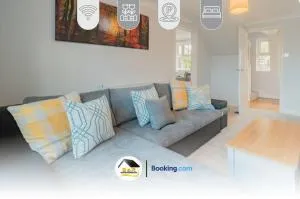 3 Bed Detached House By B and R Serviced Accommodation Amesbury With Free Parking & Garden - Porton