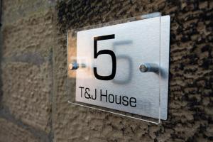 T&J House in Eyemouth: Cozy Coastal Retreat