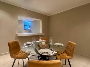 Sea Point flat - 130m2 in basement with patio
