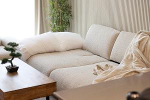 Luxury 1-Bedroom Apartment with Hall in Mamsha