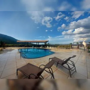 Casa duplex em condomínio de alto padrão , localizado em escarpas do lago Capitólio MG - Pontal