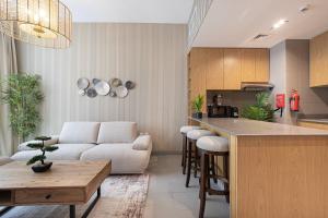 Luxury 1-Bedroom Apartment with Hall in Mamsha