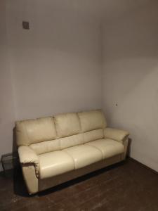 Biały dom Cyprysowa 11