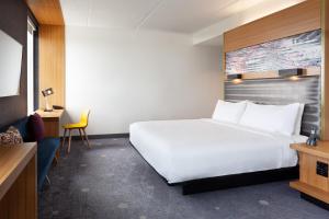 Allergy Free Room, Guest room, 1 King room in Aloft Jacksonville Tapestry Park