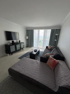 1 bedroom with amazing ocean view