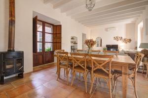 Finca Can Busquera by Rentallorca