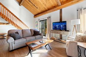 Mountain Inn Lodge 52 with Wintergreen Advantage