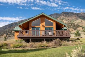 Cozy Henrys Lake Escape - 20 Miles to Yellowstone! - 3hvězdičkové hotely ve městě Island Park