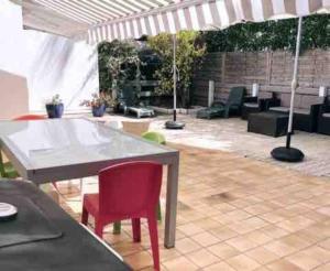 Villa 5mn mer, 8pers, 100m2, grande terrasse, clim