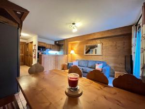 Chalet avec terrasse et animaux acceptés, proche centre et ski-bus - FR-1-624-169