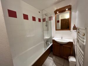 Chalet avec terrasse et animaux acceptés, proche centre et ski-bus - FR-1-624-169