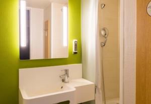 Hotels B&B HOTEL Auxerre Bourgogne : photos des chambres