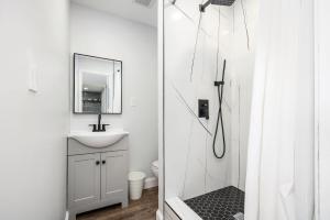 City View Condo with 3 Beds Free Parking LM 07