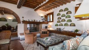 SCANDELAIA 12, Emma Villas